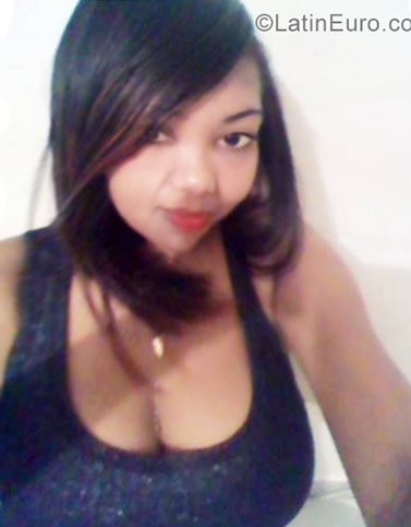 Date this hard body Dominican Republic girl Yine from Santo Domingo DO28039