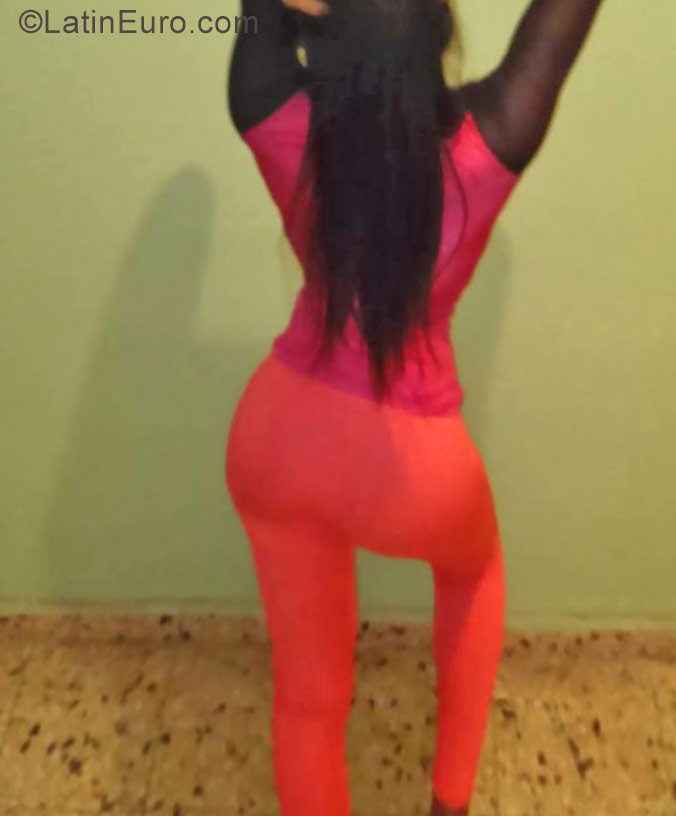 Date this nice looking Dominican Republic girl Franchesca from Santo Domingo Este DO28049