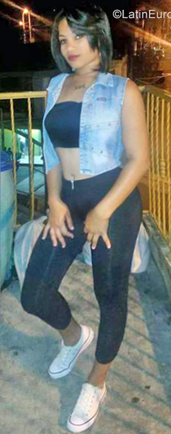 Date this sultry Dominican Republic girl Esther from Santo Domingo DO28101