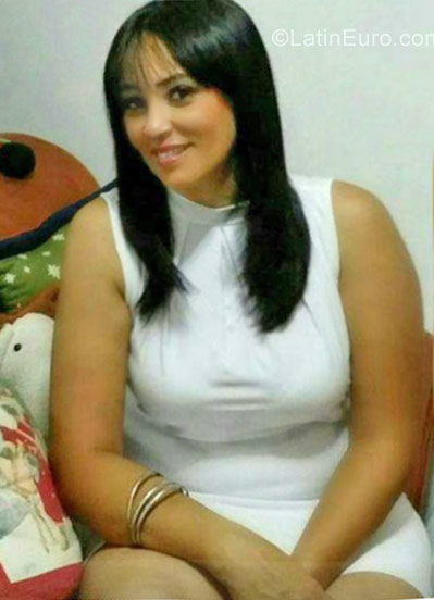 Date this beautiful Colombia girl Elenitia from Barranquilla CO20953