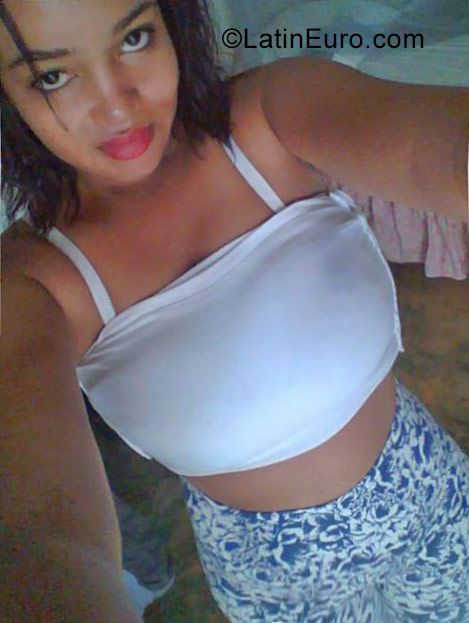 Date this funny Dominican Republic girl Josmery from Santo domingo DO28132