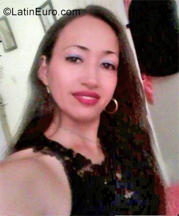 Date this voluptuous Colombia girl Yuri from Cali CO20994