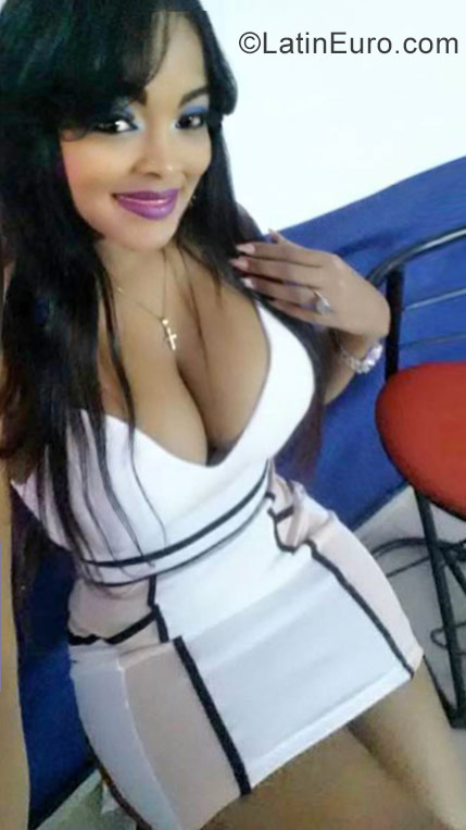 Date this pretty Dominican Republic girl Anabel from Santo Domingo DO28157