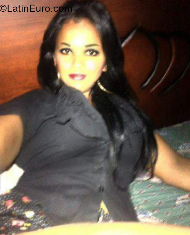 Date this athletic Dominican Republic girl Karina from Santiago DO28165