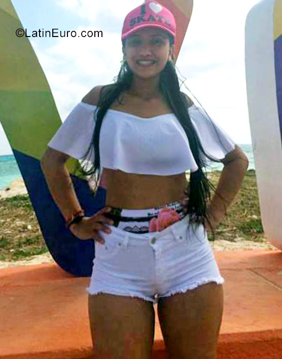 Date this attractive Colombia girl Melissa from Medellin CO21014