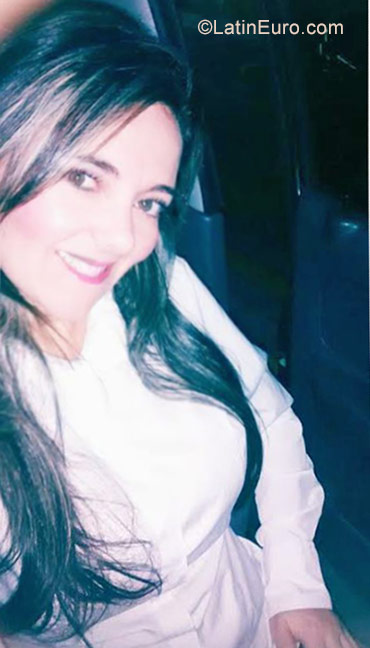 Date this nice looking Colombia girl Gloria from Medellin CO21053