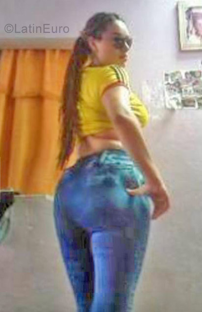Date this athletic Colombia girl Fernanda from Bogota CO21095