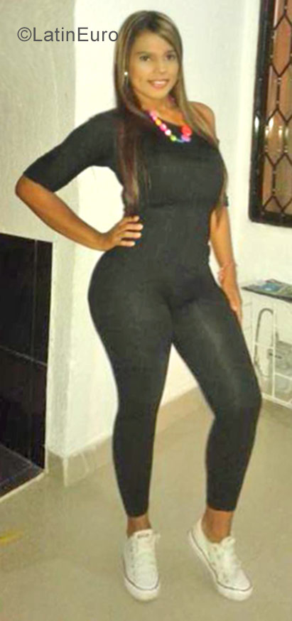 Date this sensual Colombia girl Tatiana from Barranquilla CO21096