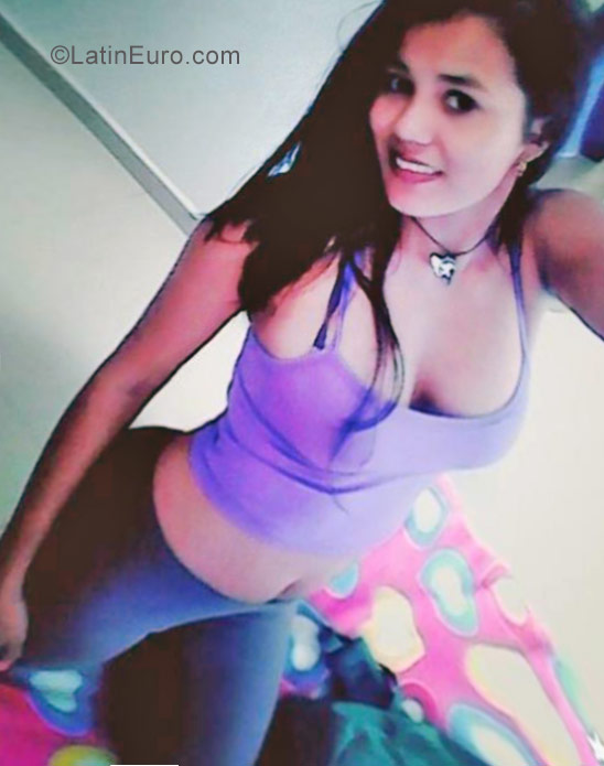 Date this hot Colombia girl Diana from Armenia CO21135