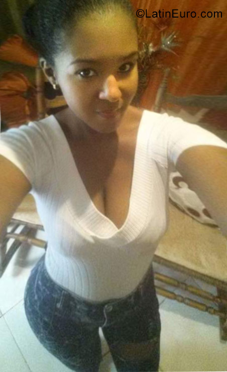 Date this passionate Dominican Republic girl Wanderline from Santo Domingo DO28391
