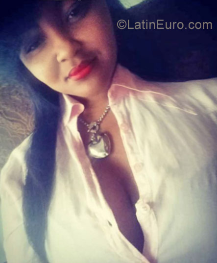 Date this sensual Dominican Republic girl Laudy from Santo Domingo DO28461