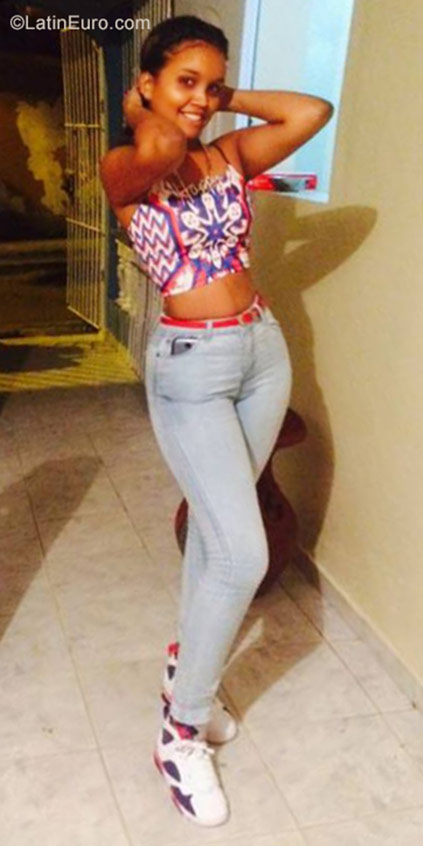 Date this sensual Dominican Republic girl Teany from Santo Domingo DO28480