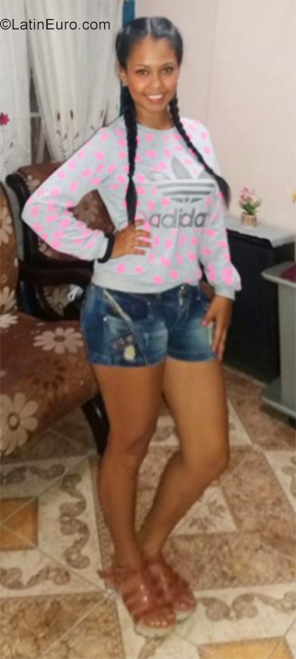 Date this cute Colombia girl Jenni from Cali CO21312