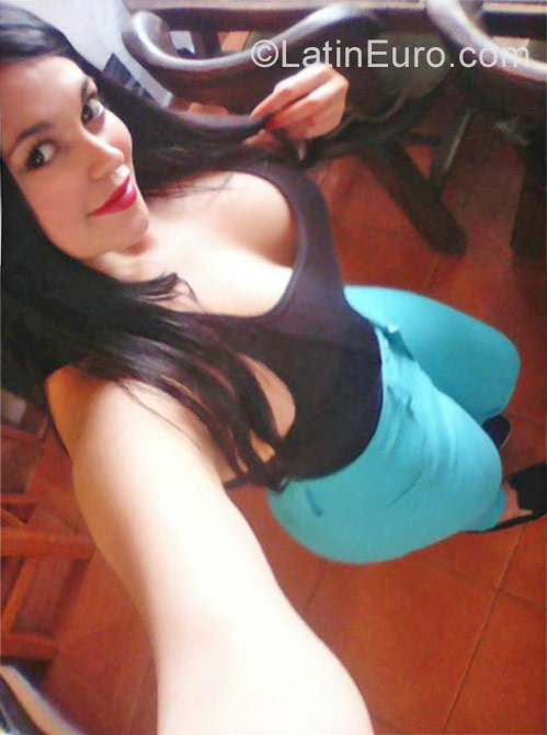 Date this voluptuous Colombia girl Jeny from Bogota CO21319