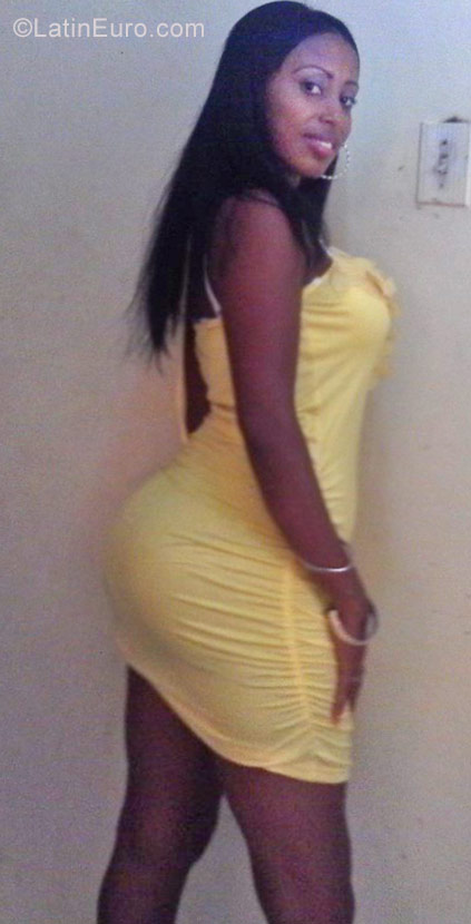 Date this happy Dominican Republic girl Diana from Santo Domingo DO28545