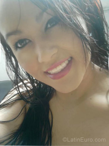 Date this good-looking Brazil girl Leony from Sao Paulo BR10026