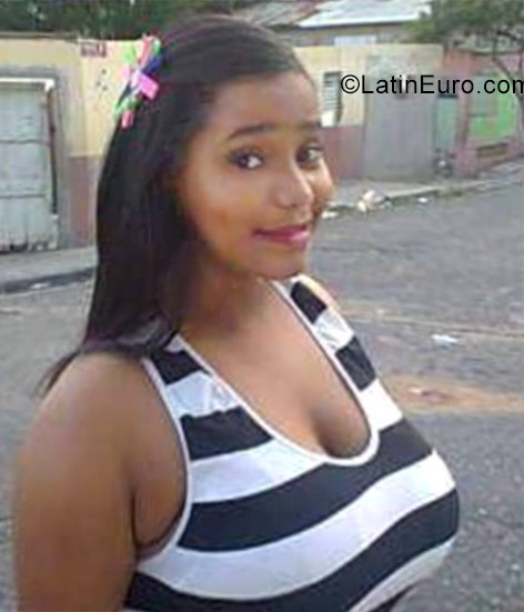 Date this voluptuous Dominican Republic girl Katerine from Santiago DO28615