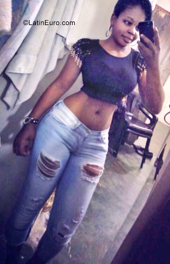 Date this athletic Dominican Republic girl Leydi from Santo Domingo DO28699