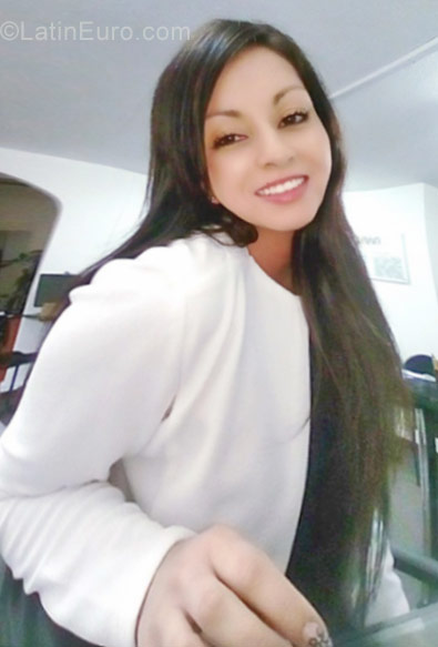 Date this hard body Colombia girl Alejandra from Bogota CO21477
