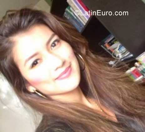 Date this athletic Colombia girl Yenny from Bogota CO21497