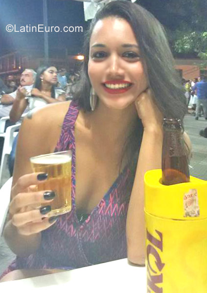 Date this happy Brazil girl Jessica from Sao Paulo BR10041