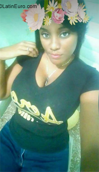 Date this charming Dominican Republic girl Freisie from La Romana DO28797