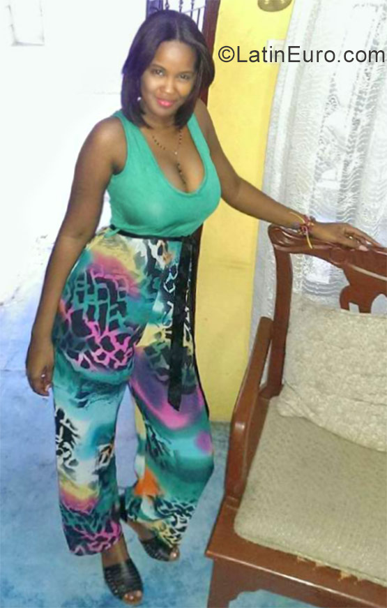Date this good-looking Dominican Republic girl Nairoby from San Cristobal DO28801