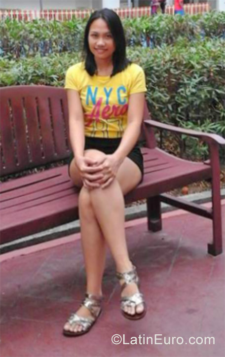 Date this athletic Singapore girl Rheda from Singapore PH958