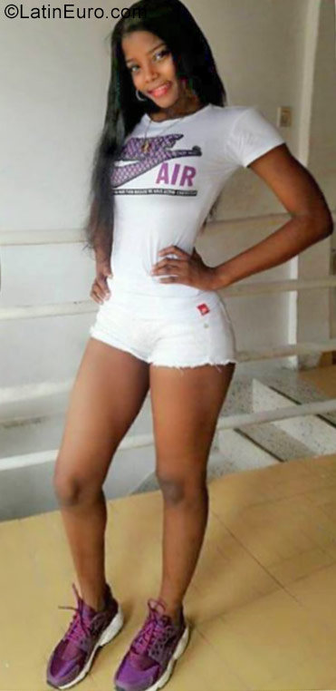 Date this passionate Colombia girl Linda from Cali CO21556