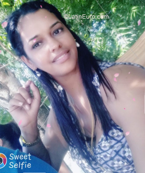 Date this nice looking Dominican Republic girl Yenifer from Santiago DO28833
