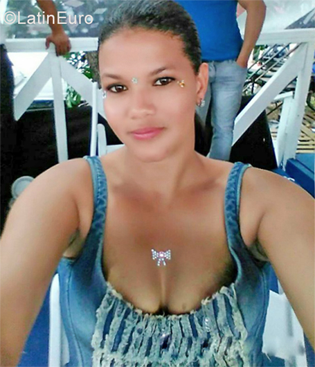Date this sultry Dominican Republic girl Denny from La Vega DO28881
