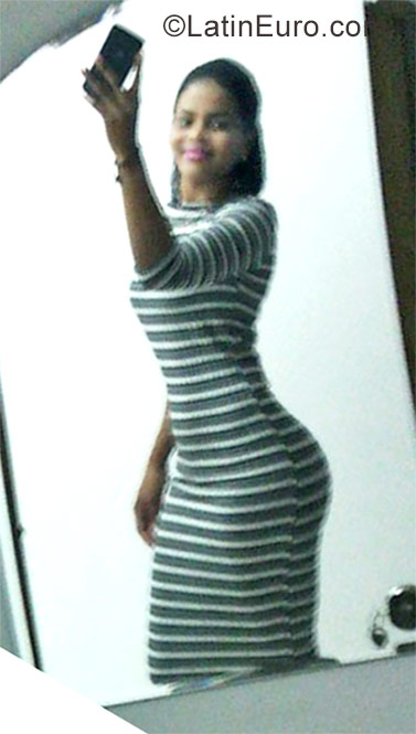 Date this exotic Dominican Republic girl Yanna from Santo Domingo DO28889