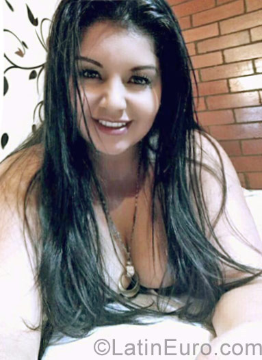 Date this nice looking Colombia girl SANDRA from Bogota CO21605