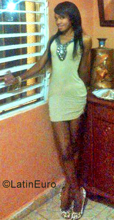 Date this hard body Dominican Republic girl Ruth from Santo Domingo DO28998