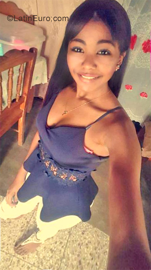 Date this charming Dominican Republic girl Isabel from Santo Domingo DO29082