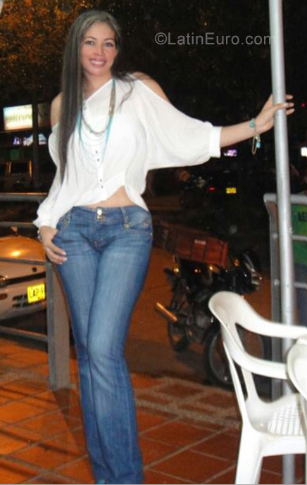 Date this cute Colombia girl Clarita from Bogota CO21715