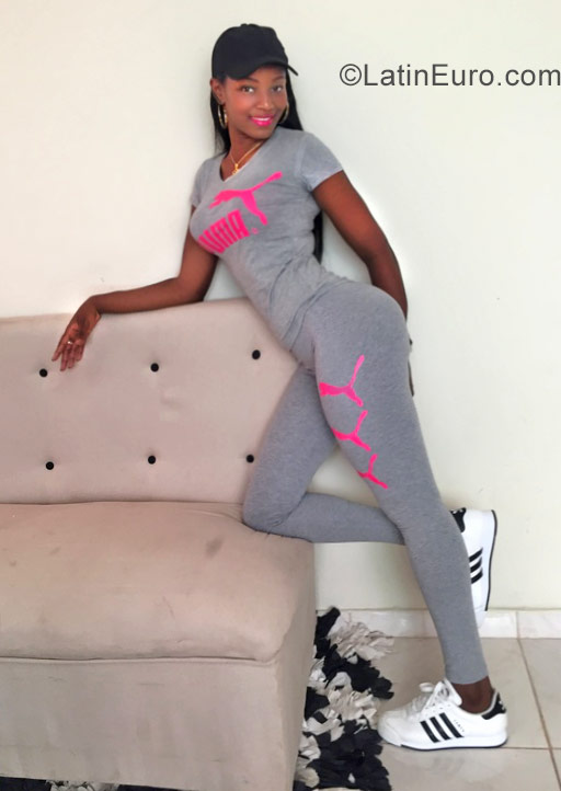 Date this stunning Dominican Republic girl Jenny from Santo Domingo DO29130
