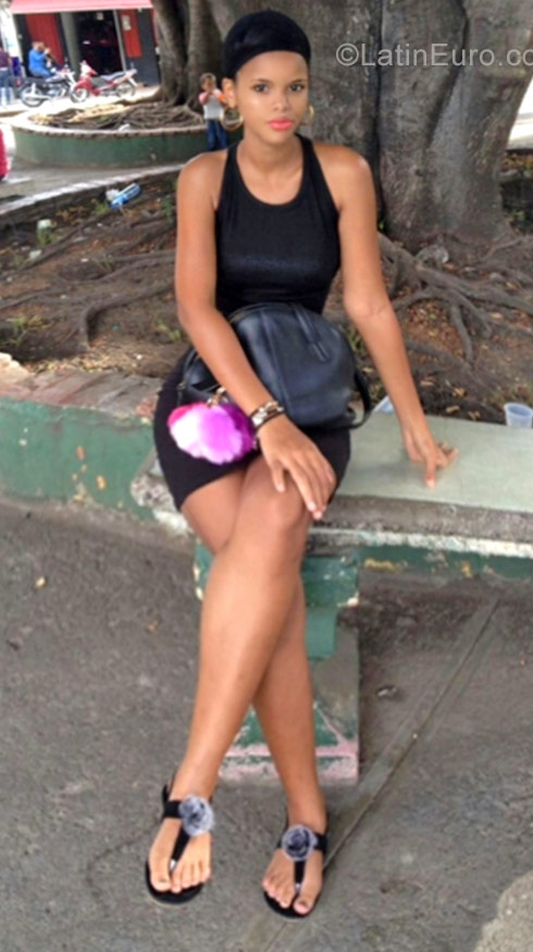 Date this beautiful Dominican Republic girl Raquel from Santiago DO29276