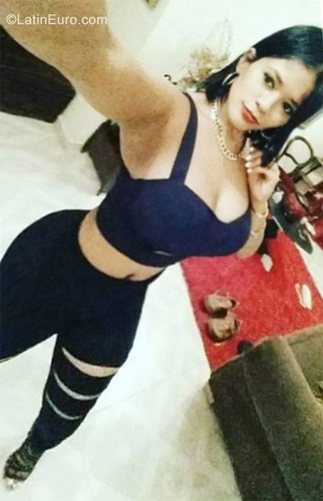 Date this good-looking Dominican Republic girl Santa from Santo Domingo DO29294