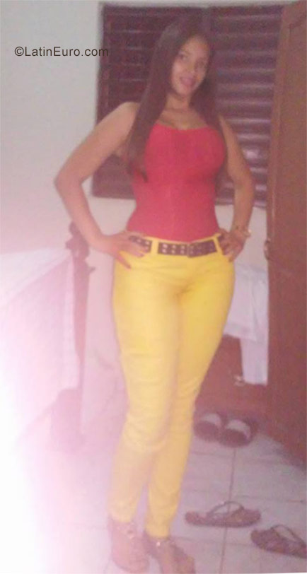 Date this young Dominican Republic girl Magnolia from Santiago DO29298