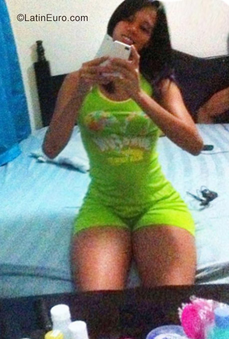 Date this hot Dominican Republic girl Kifrany from Santo Domingo DO29299