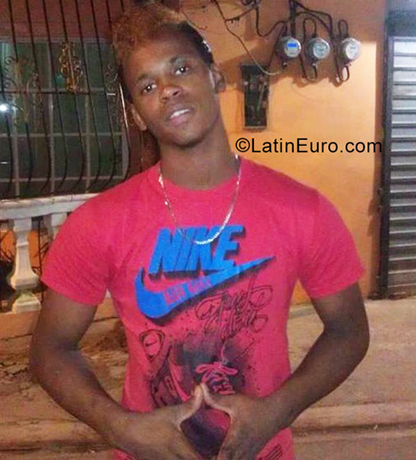 Date this nice looking Dominican Republic man Junior ernest c from Brazil DO29338