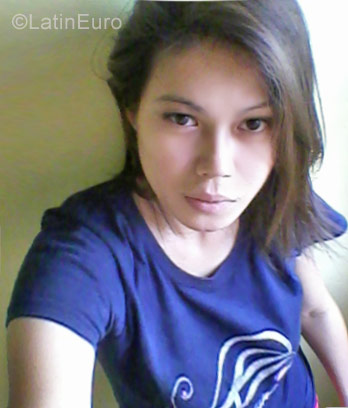 Date this funny Philippines girl Yana from Quezon City PH965