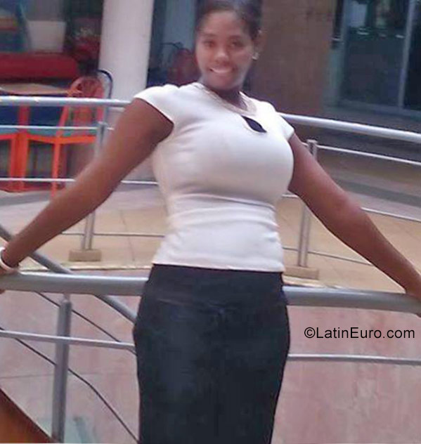 Date this nice looking Dominican Republic girl Michele from Santo Domingo DO29457