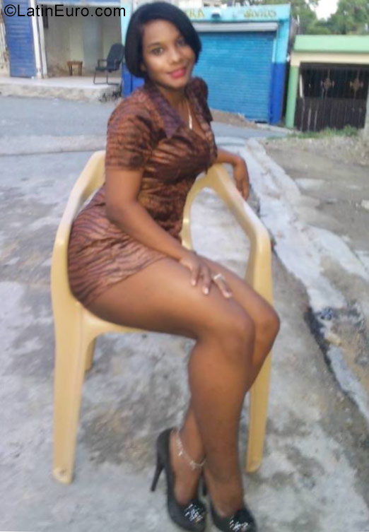 Date this hot Dominican Republic girl Yenifer from Santo Domingo DO29464