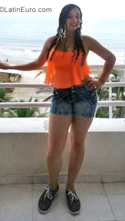 Date this sensual Colombia girl Monica from Cali CO21908
