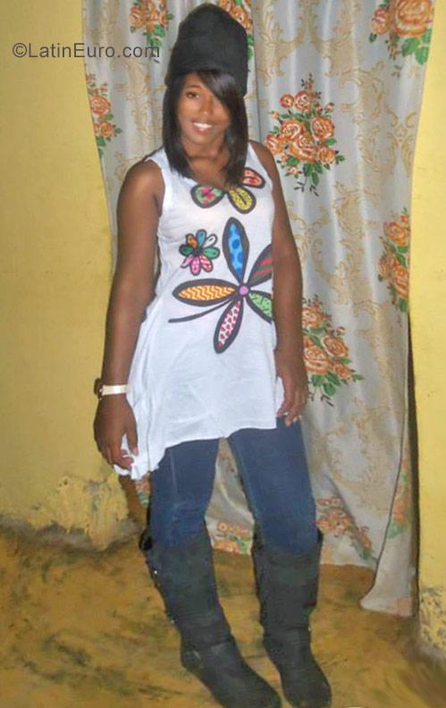 Date this gorgeous Dominican Republic girl Ruth from Santo Domingo DO29489