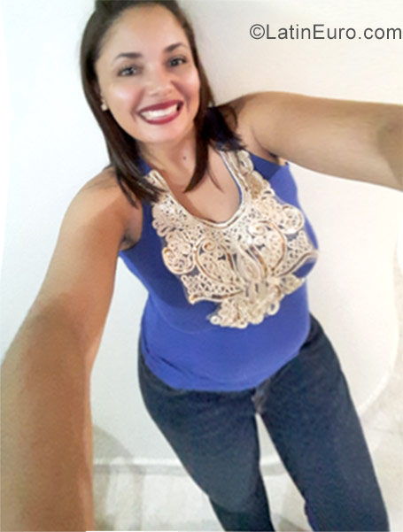 Date this lovely Dominican Republic girl Altagracia from Santiago DO29532