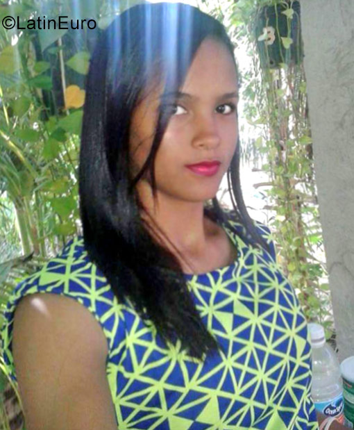 Date this sultry Dominican Republic girl Dara from Santiago DO29547