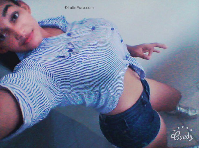 Date this sensual Dominican Republic girl Chris from Santo Domingo DO40919